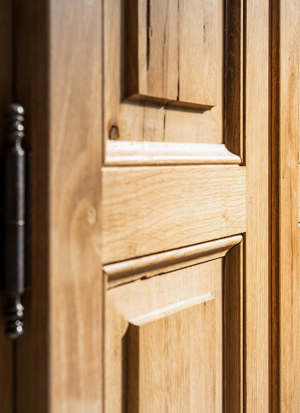 Une porte en bois sur-mesure